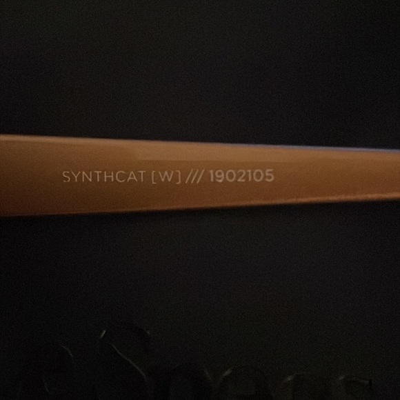 Le Specs synthcat Women’s sunglasses new without tags gold - Picture 3 of 4